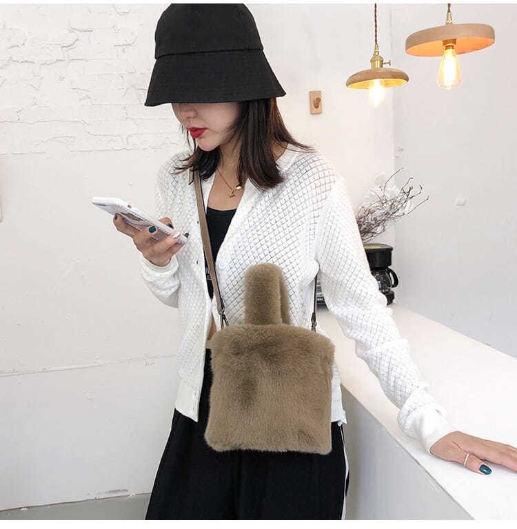 Bolso bandolera con cadena y pelo de estilo extranjero para otoño e invierno