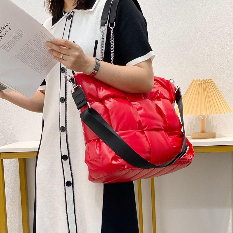 Bolso de mano con forma de chaqueta de algodón y plumas para mujer