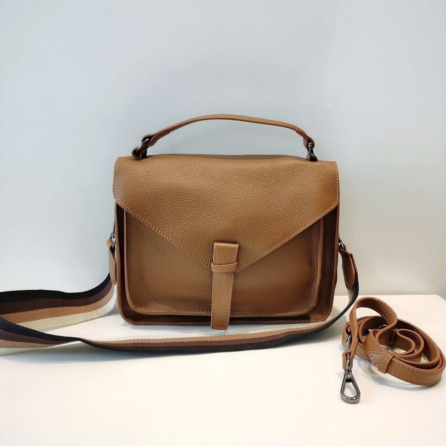 Retro Portable Messenger Bag Large-capacity Leather Bag