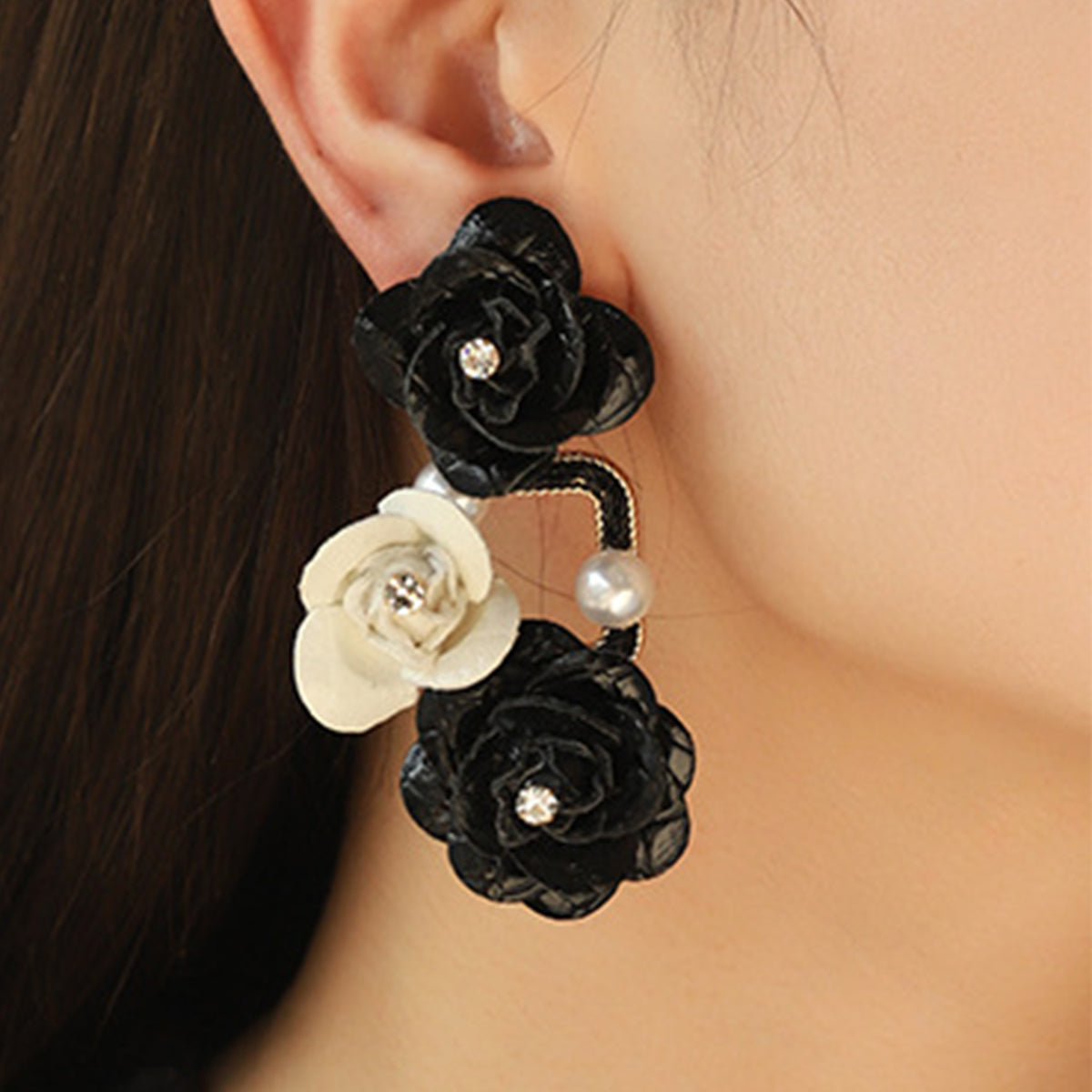 Boucles d'oreilles en cuir PU avec strass et fleurs