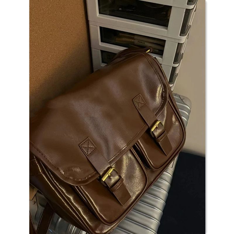 Chestnut Brown Oil Wax Leather Large Capacity Crossbody Postman One-shoulder Bag