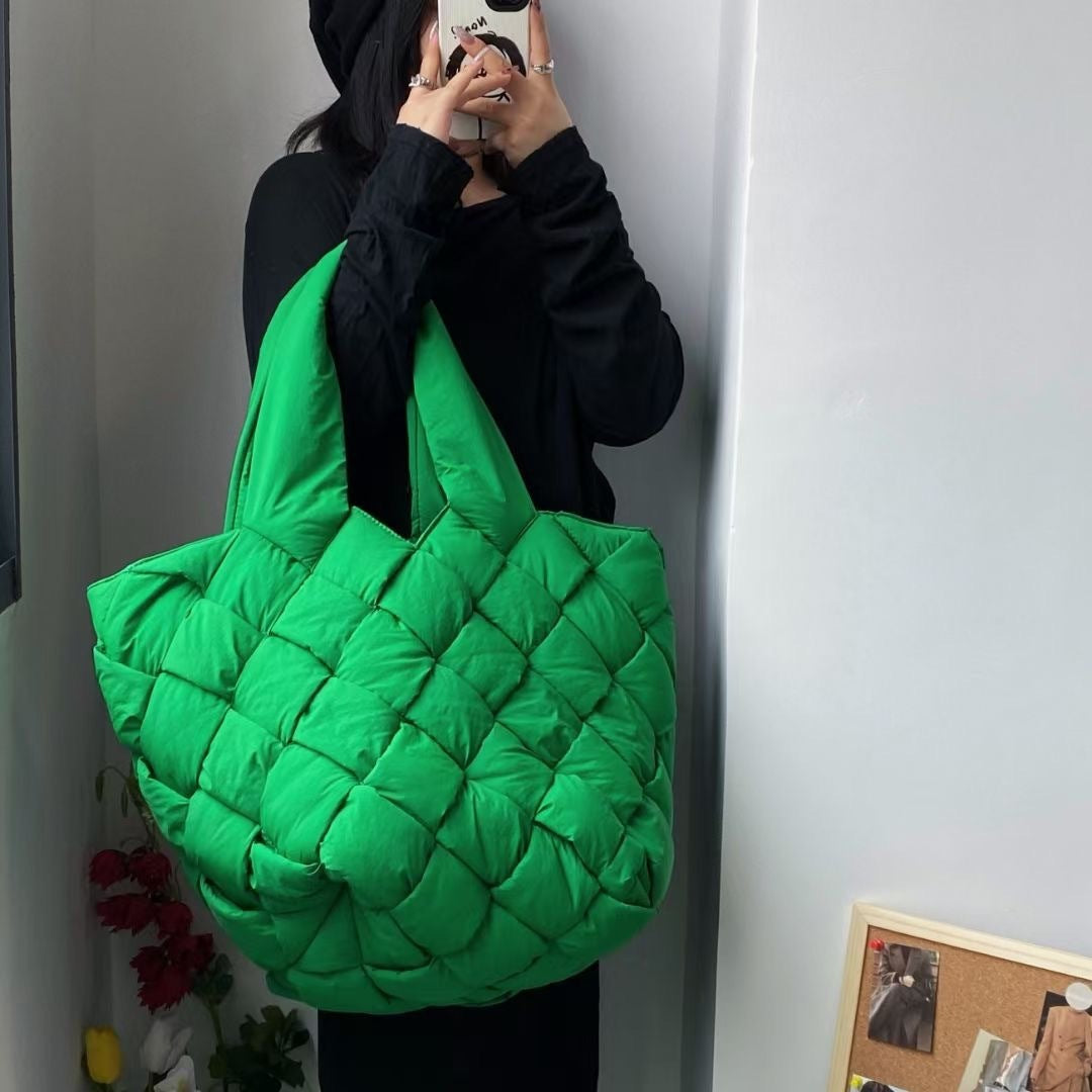 Nuevo bolso femenino de costura tejida con relleno de plumón para otoño e invierno