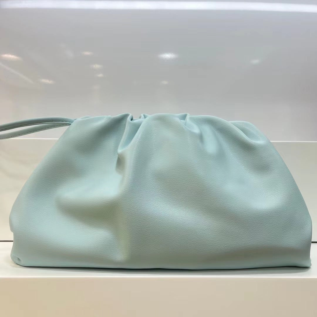 Sac à main en cuir à une épaule et bandoulière plissée en forme de nuage