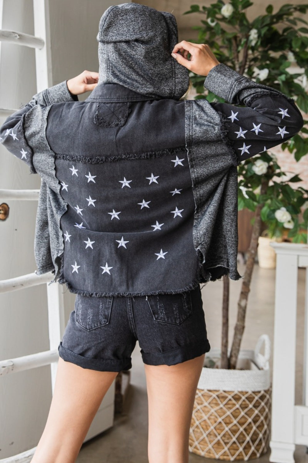 Chaqueta vaquera con capucha y bordado de estrellas Veveret