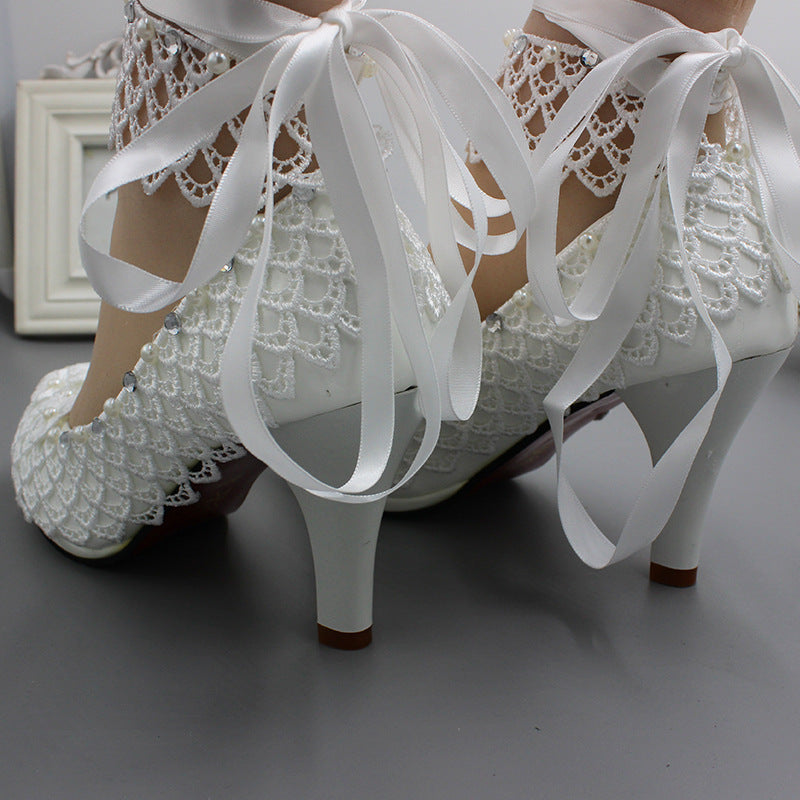 Robe de mariée blanche à lacets, chaussures à talons hauts pour femmes de grande taille