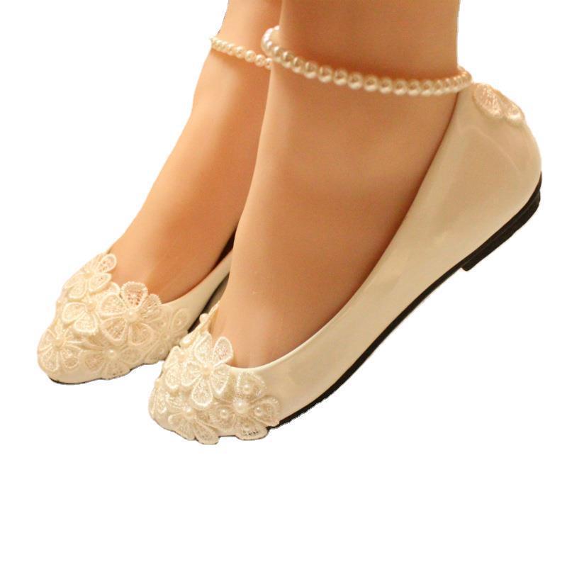 Chaussures de mariée avec bracelet de cheville en perles blanches