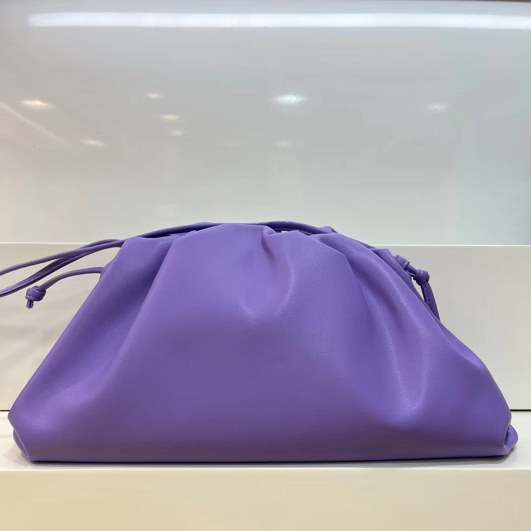 Sac à main en cuir à une épaule et bandoulière plissée en forme de nuage