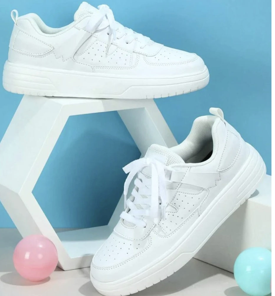 Zapatos blancos de moda que combinan con todo, cómodos y transpirables