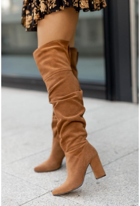 Botas por encima de la rodilla de ante con punta puntiaguda y tacón alto para mujer de moda otoño-invierno