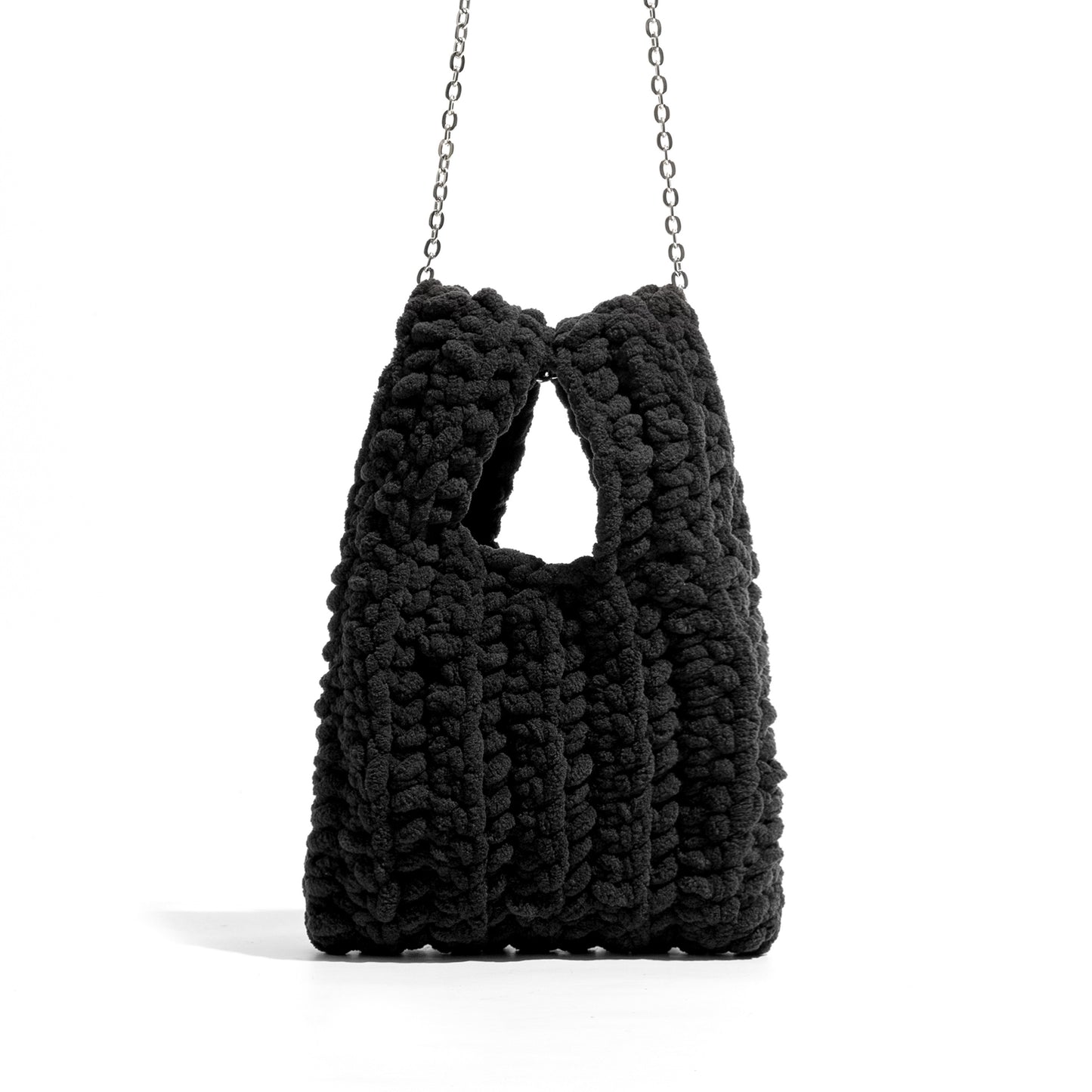 Bolso bandolera con cadena tejida a mano