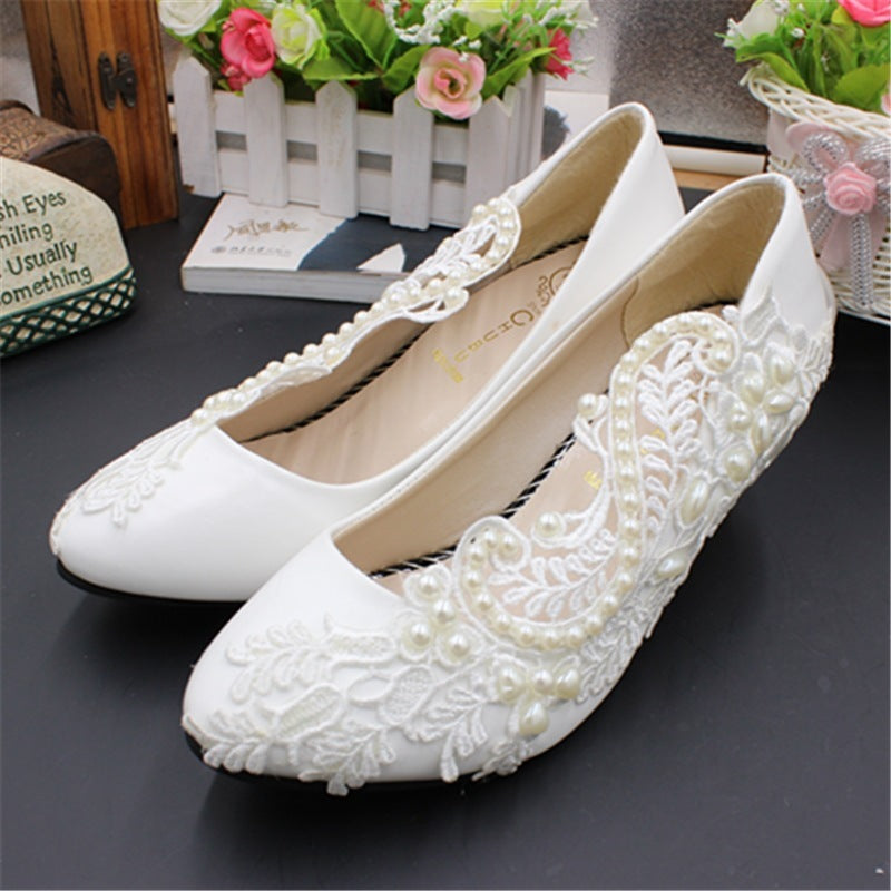 Chaussures de mariage blanches à grandes perles