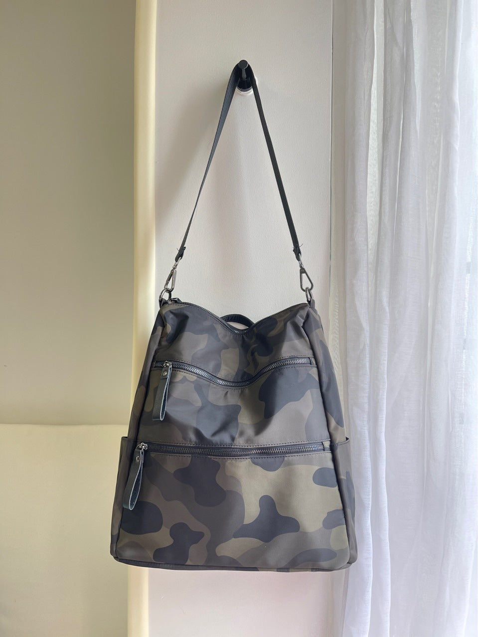 Sac à bandoulière simple en tissu nylon imperméable de grande capacité avec motif camouflage tendance et polyvalent