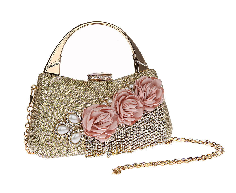 Bolso delicado con borlas y elegante flor dorada