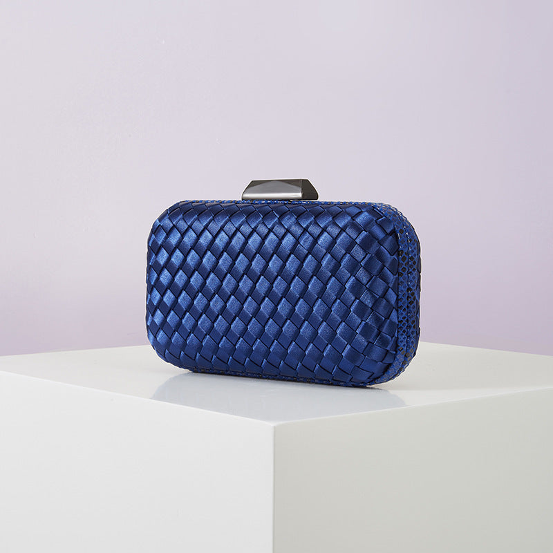 Bolsa para ropa de mujer hecha a mano con tejido serpentino