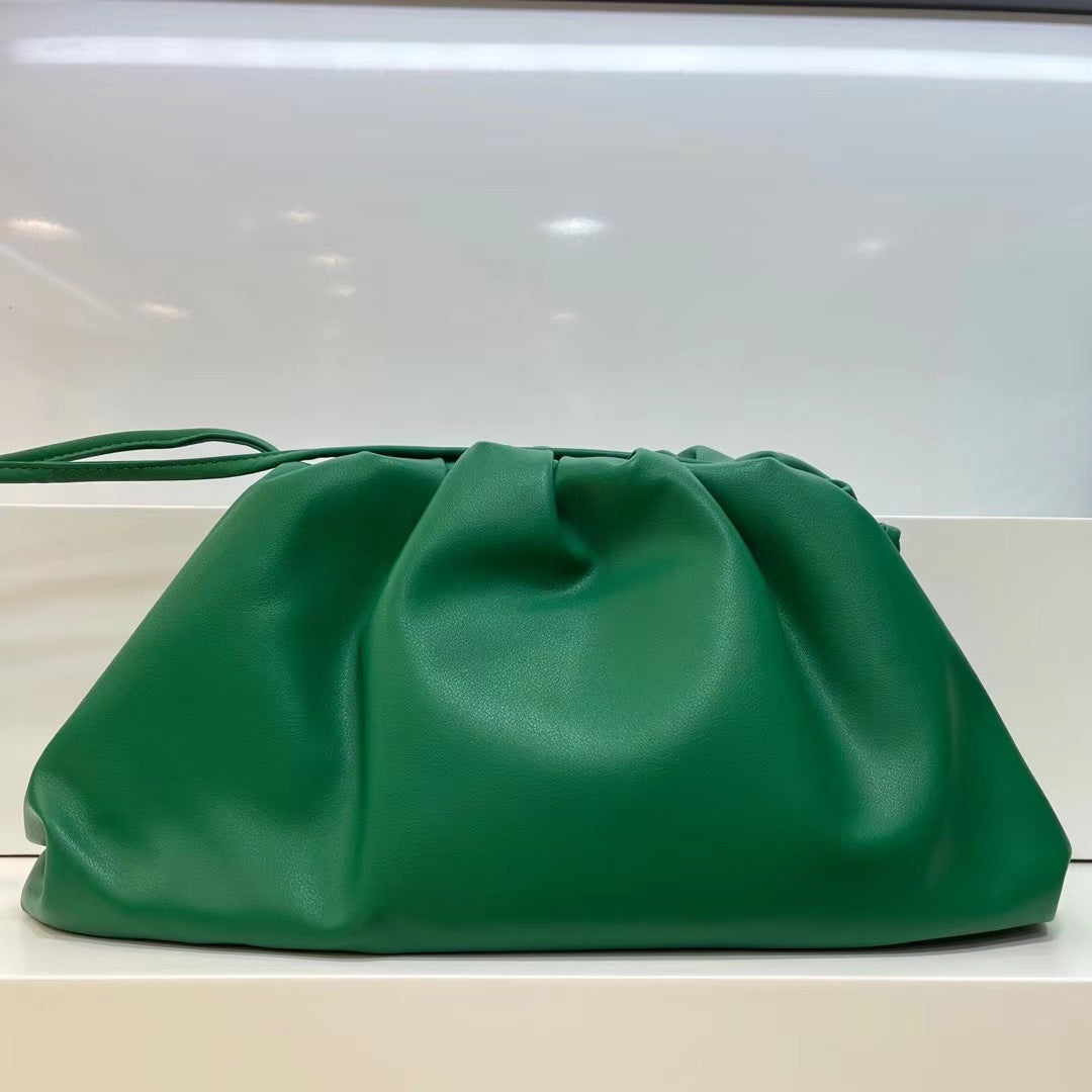 Sac à main en cuir à une épaule et bandoulière plissée en forme de nuage