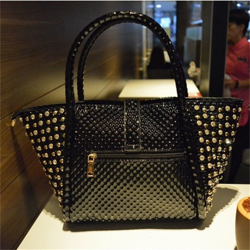 Sac à bandoulière pour femme avec boulettes et diamants