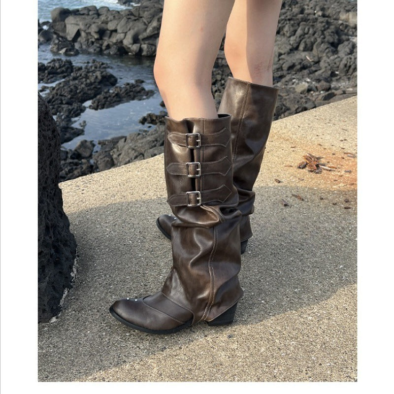 Botas vaqueras marrones estilo western con pliegues