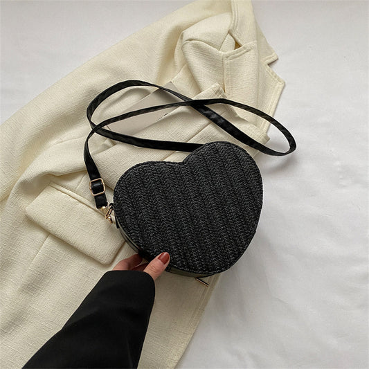 Mini sac à bandoulière en paille en forme de cœur