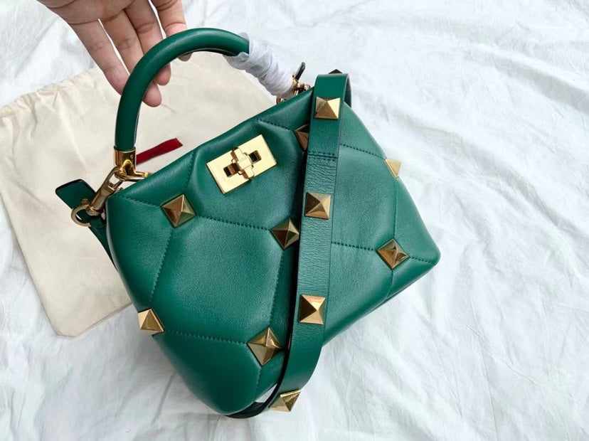 Bolso de mujer nuevo bolso de remaches de personalidad de alta gama