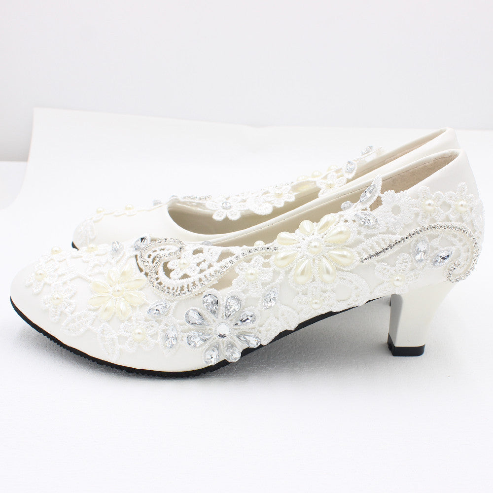 Zapatos de boda blancos de tacón alto con encaje y diamantes de imitación