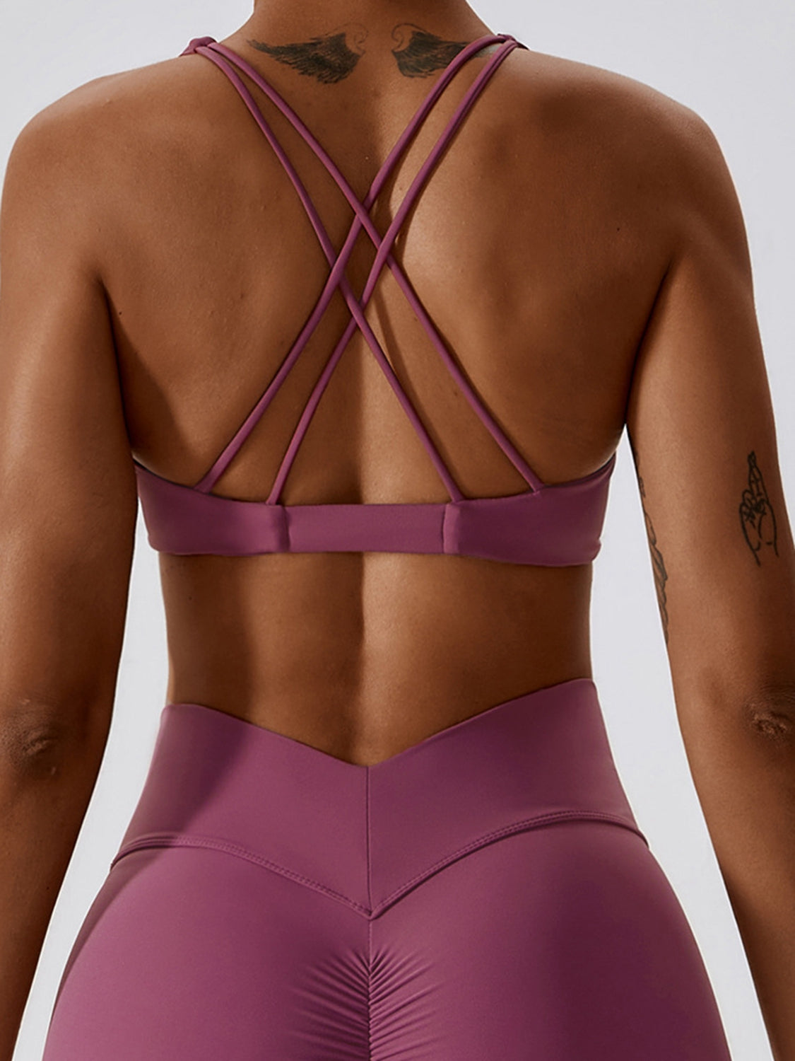 Soutien-gorge de sport torsadé sans manches à col en V pour le yoga