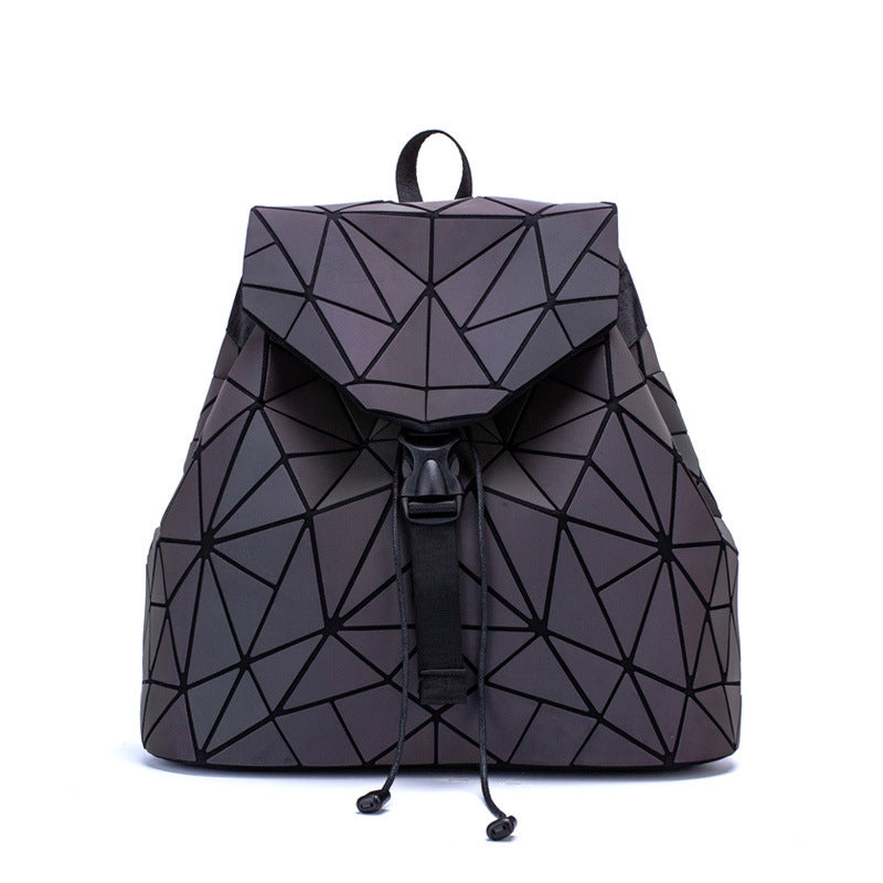 Mochila plegable con diseño geométrico y colorido en forma de rombo