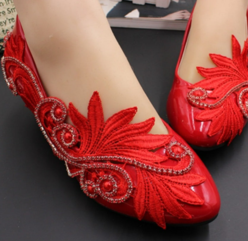 Zapatos de boda rojos planos para novias estilo chino