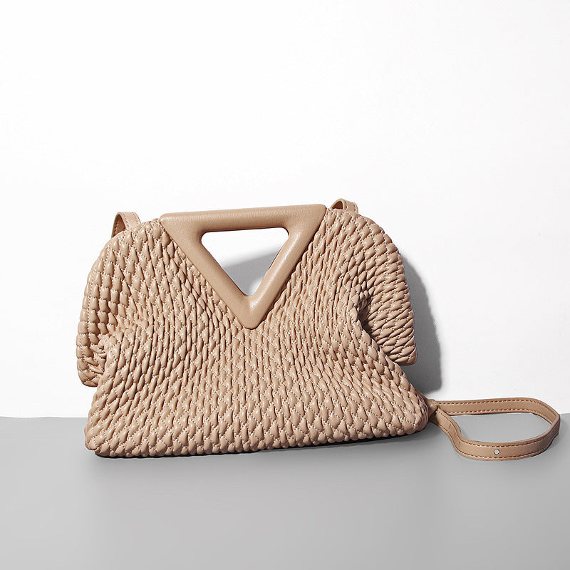 Bolso de mano de cuero con forma de nube y triángulos invertidos y bordados para mujer