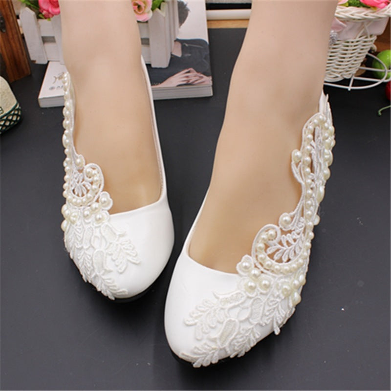 Chaussures de mariage blanches à grandes perles