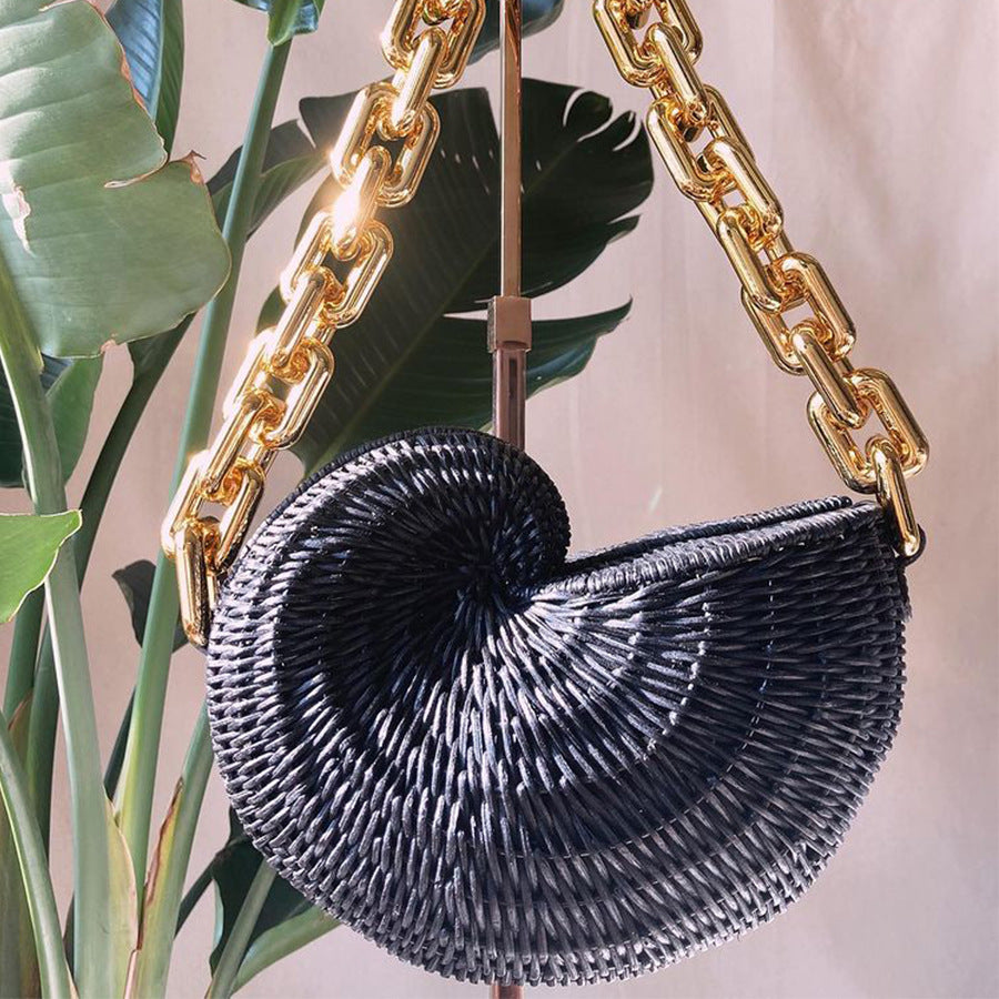 Straw Conch Shell Shaped Acrylic Chain Shoulder Bag