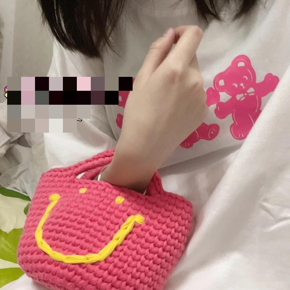 Bolso de mano de estilo occidental tejido a mano con cara sonriente para mujer