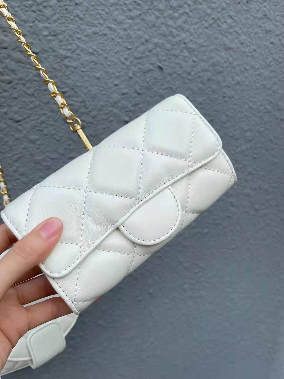 Bolso cuadrado pequeño con cadena de diamantes y mini lápiz labial