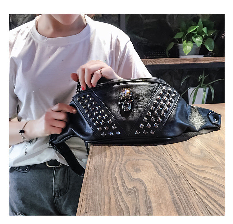 Sac de poitrine tendance en PU avec rivets