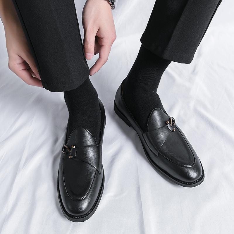 Mocasines casuales de cuero suave sin cordones y con suela blanda para hombre