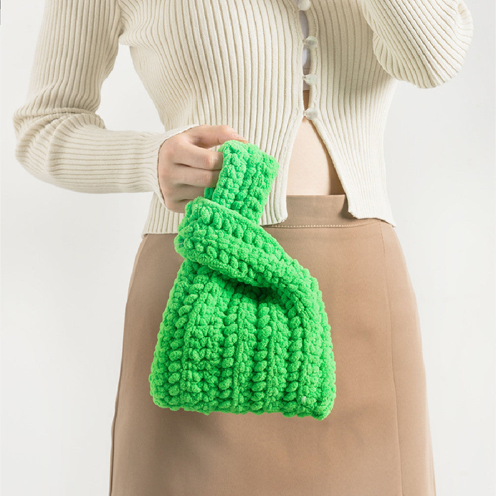 Bolso bandolera con cadena tejida a mano