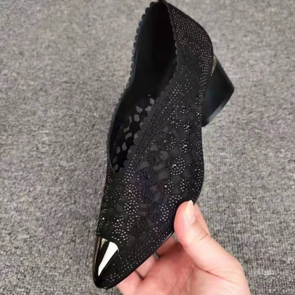 Zapatos de mujer de tacón grueso con placa de metal y diamantes de imitación de talla grande