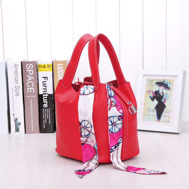 Bolso de mano de piel de gran capacidad con estampado de lichi