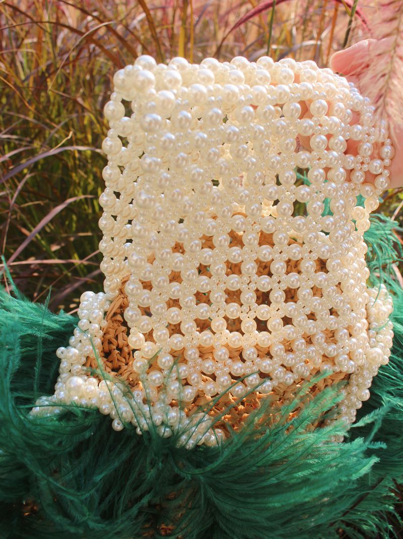 Sac pour femme en paille naturelle fait main avec des poils d'autruche et des perles