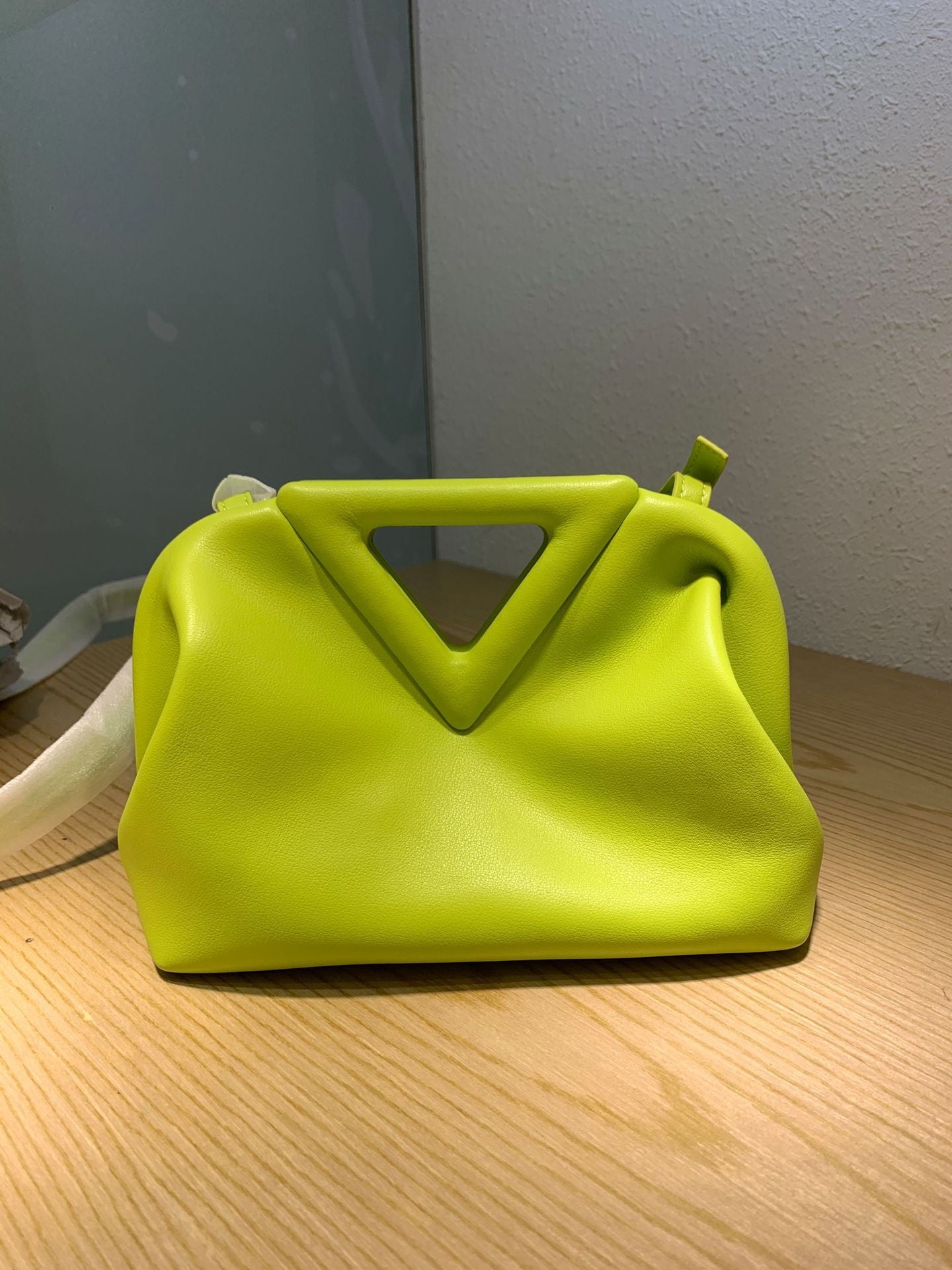 Bolsa de nubes plegable con clip en forma de triángulo invertido para verano