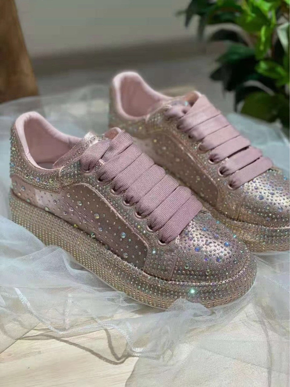 Zapatos blancos de suela gruesa con diseño de diamante para mujer