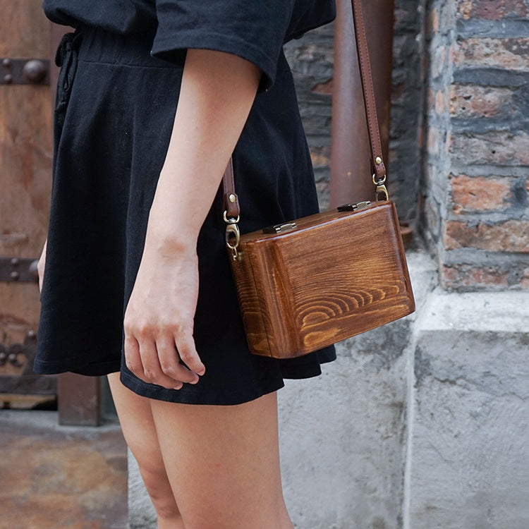 Niche Retro Literary Wooden Double Buckle Women's Messenger Bag