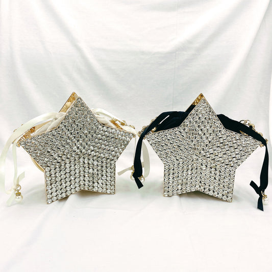 Cartera de mano con forma de estrella y diamantes incrustados