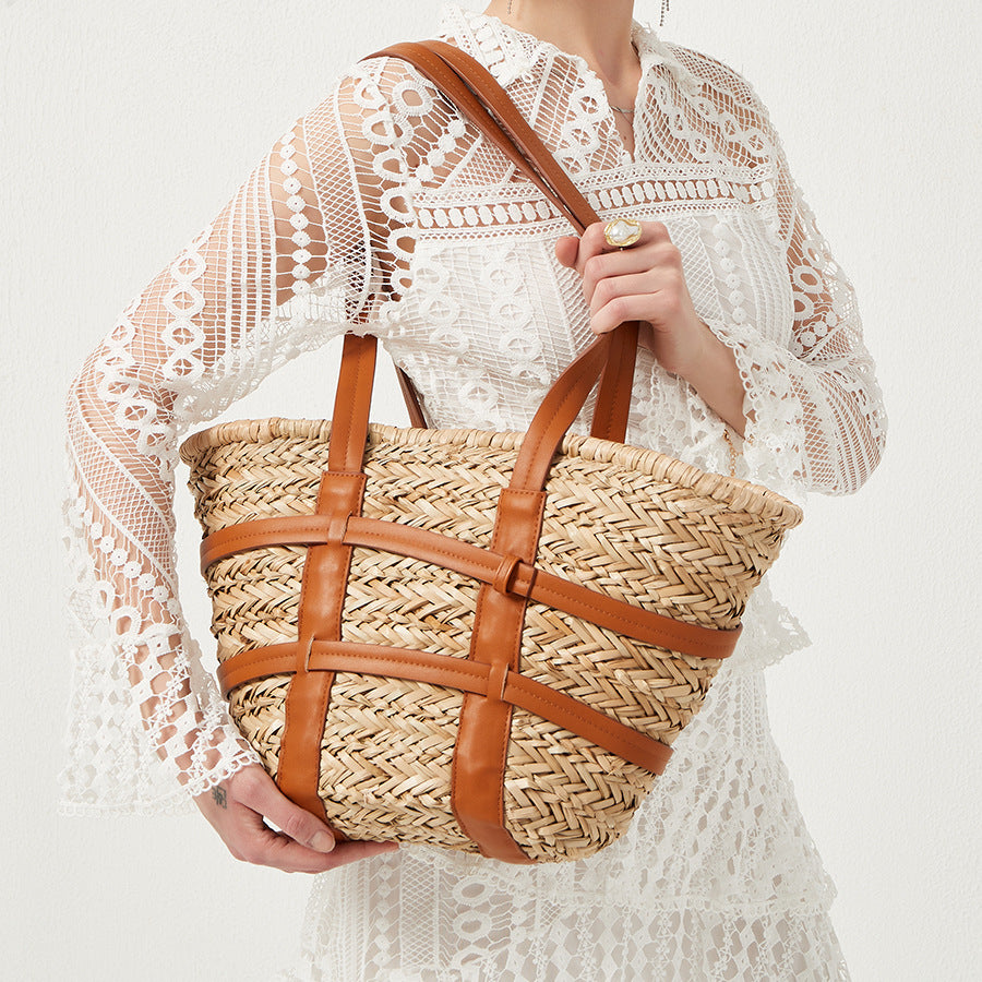 Ladies Fashion One Shoulder Rattan Bag