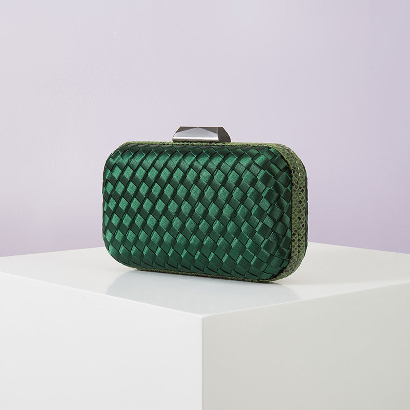 Bolsa para ropa de mujer hecha a mano con tejido serpentino