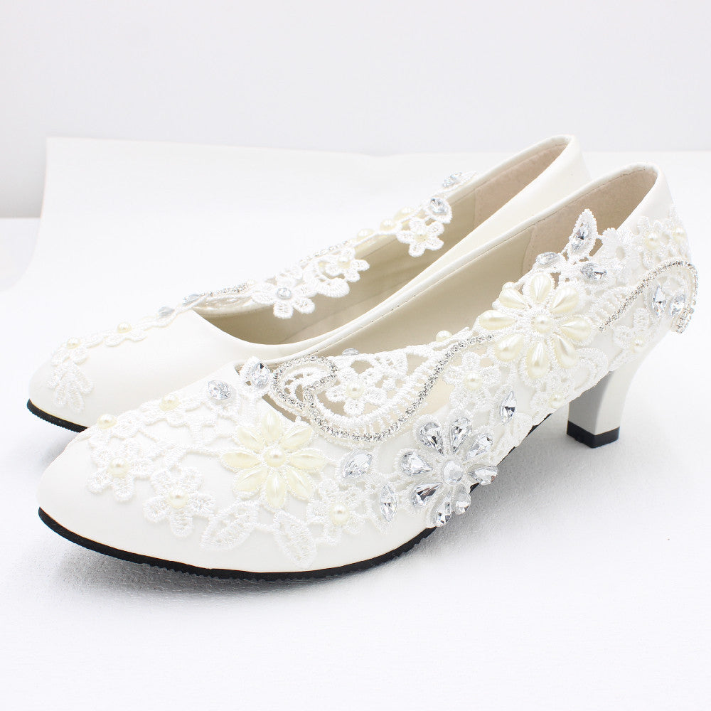 Zapatos de boda blancos de tacón alto con encaje y diamantes de imitación