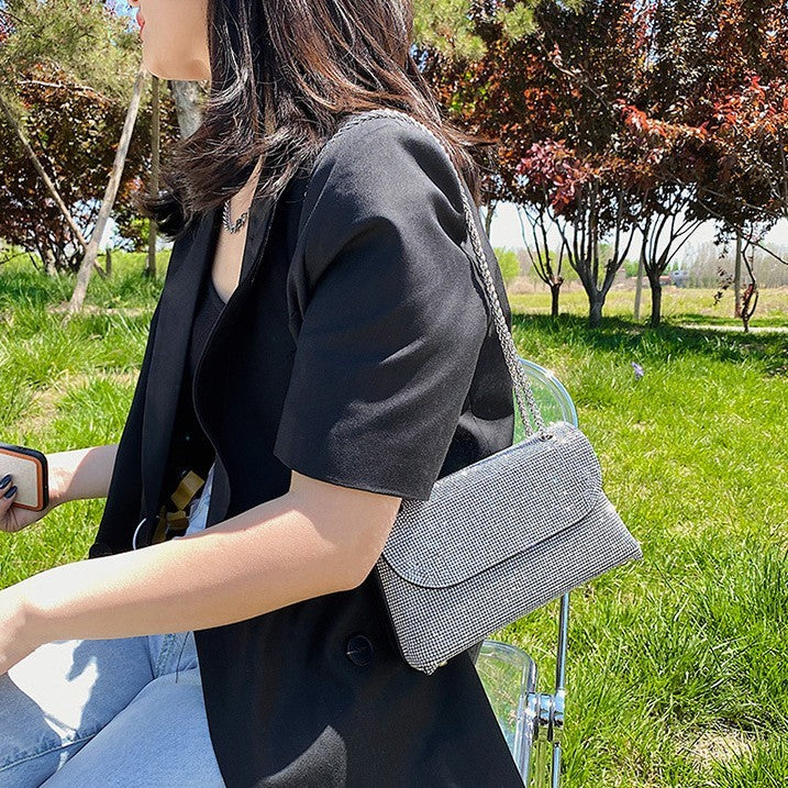 Bolso bandolera de un solo hombro con cadena cuadrada pequeña con incrustaciones de diamantes para banquetes