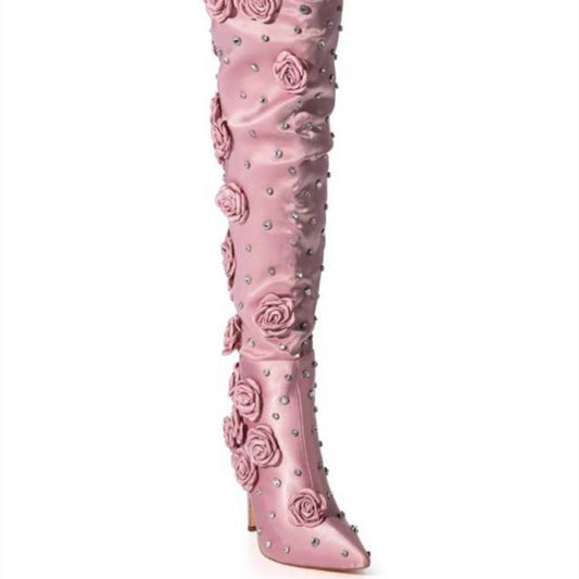 Bottes au-dessus du genou en tissu de soie avec rivets roses