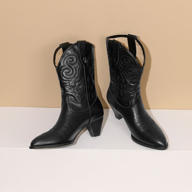 Botas altas estilo western con tacón alto y bordado de moda