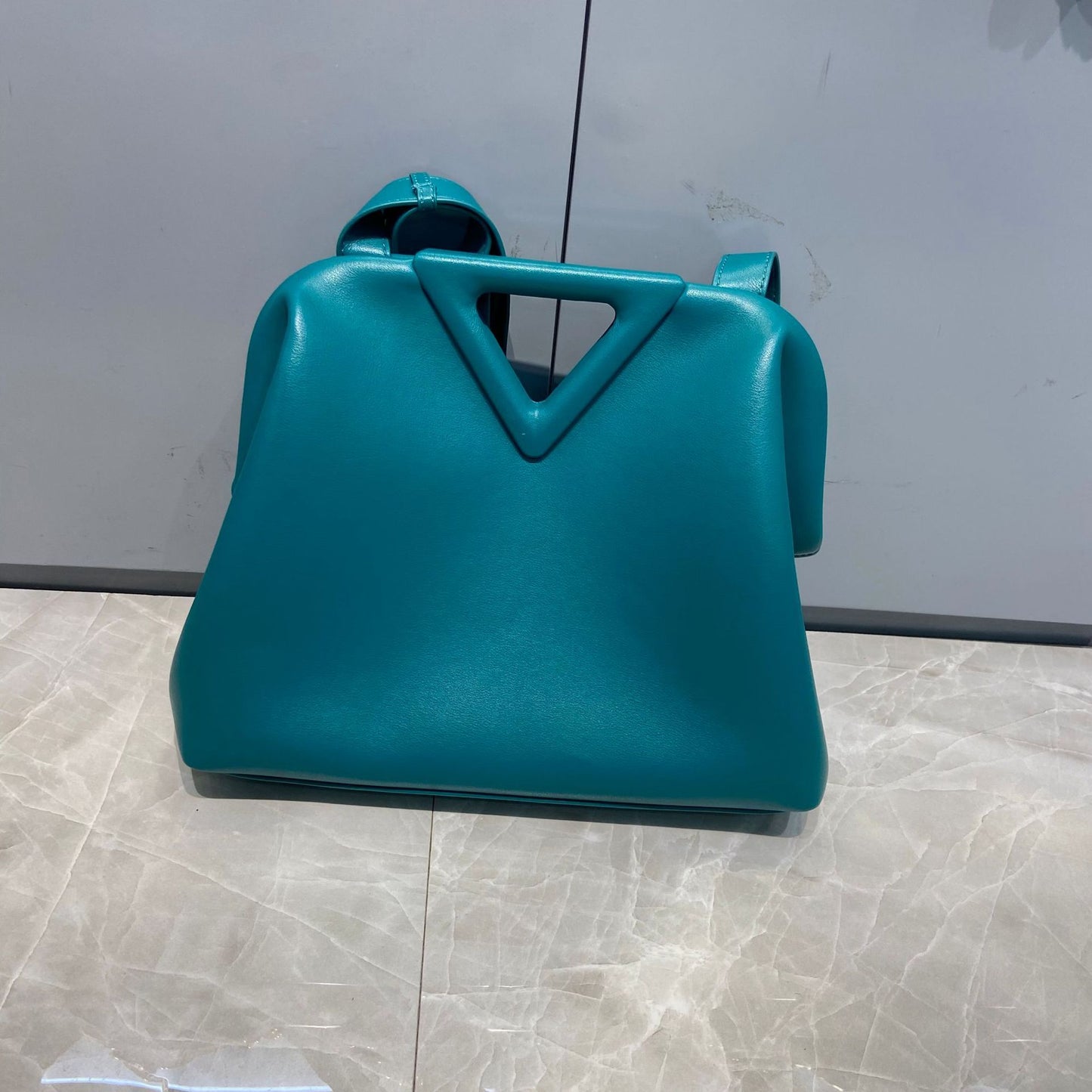 Bolsa de nubes plegable con clip en forma de triángulo invertido para verano