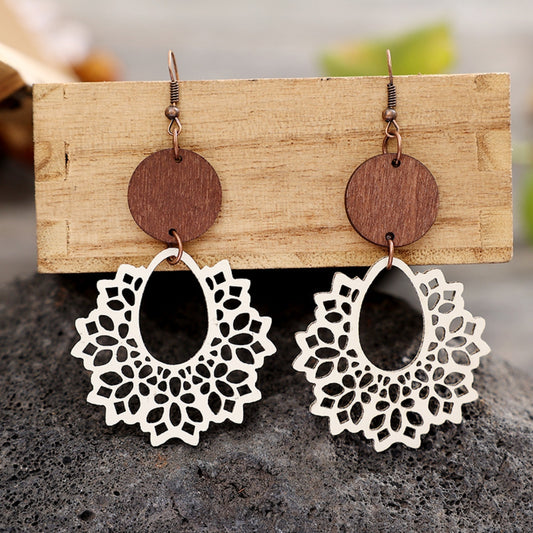 Boucles d'oreilles pendantes à découpes géométriques